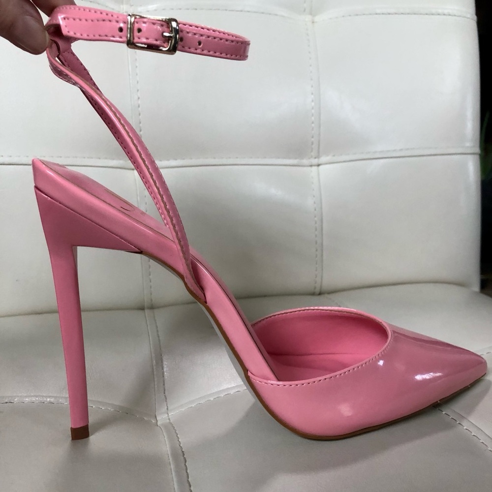 You need these for Valentines Day! JLO pink stilettos. Size 9M. cottoncandy pink